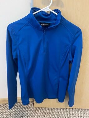 Women’s The North Face Royal Blue Quarter-Zip Pullover. Medium.